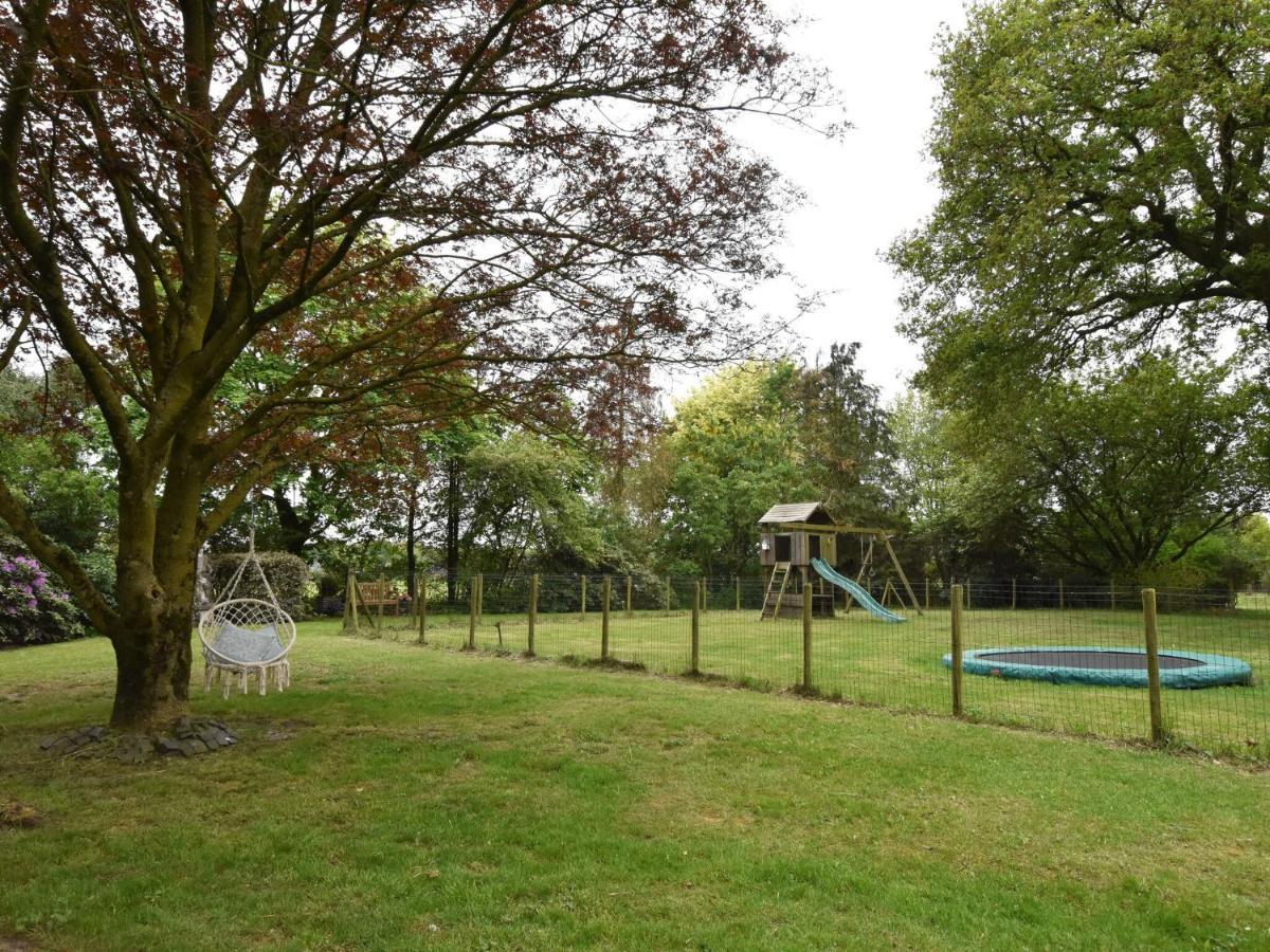 Villa On An Estate In Rheezerveen With Garden Exterior foto