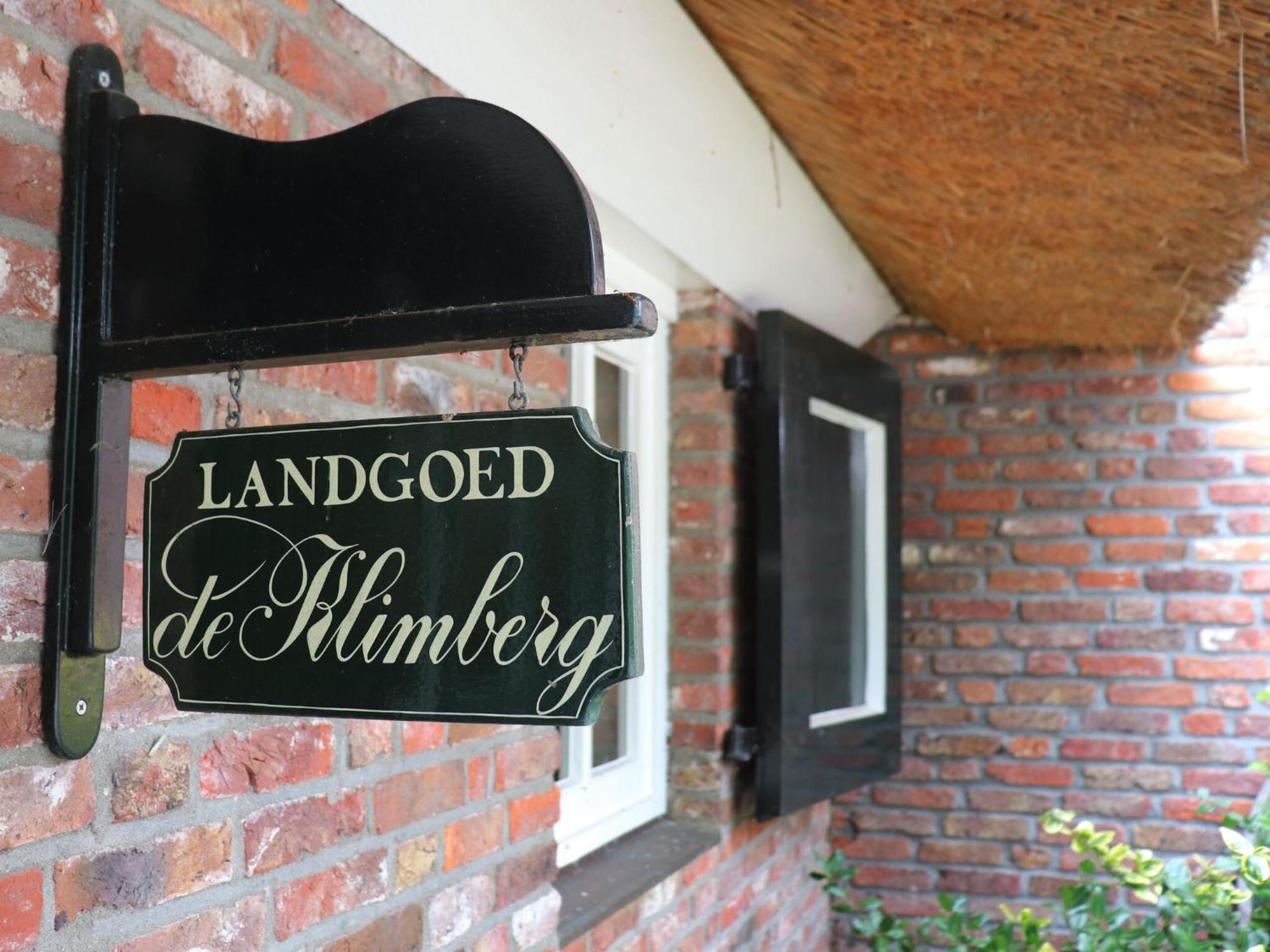 Villa On An Estate In Rheezerveen With Garden Exterior foto