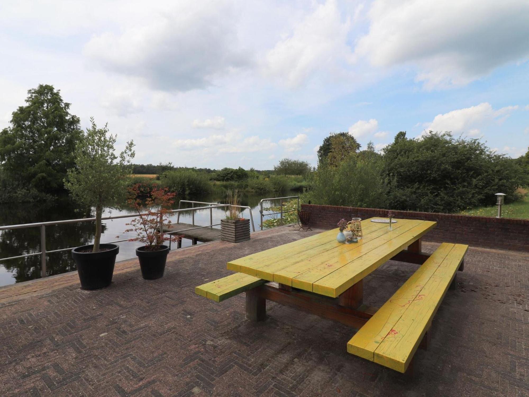 Villa On An Estate In Rheezerveen With Garden Exterior foto