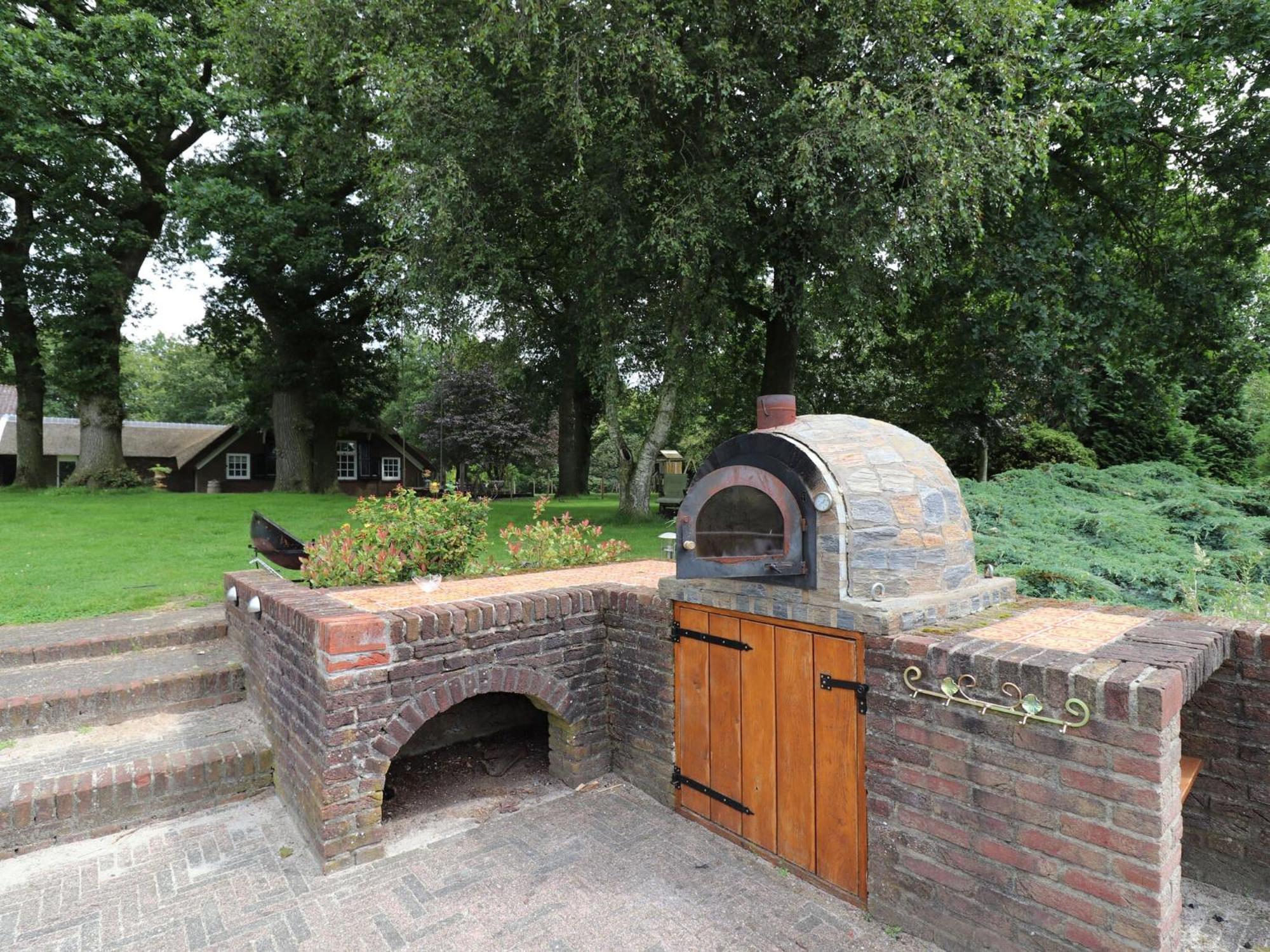 Villa On An Estate In Rheezerveen With Garden Exterior foto